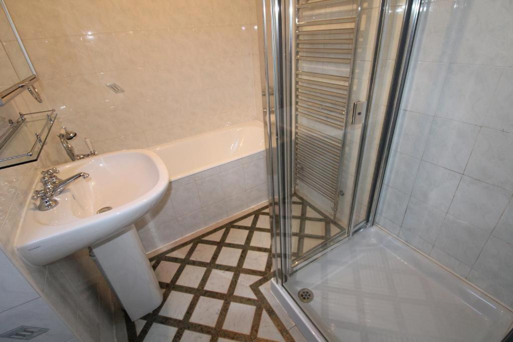 Lodge The Heathrow London Uk Harmondsworth
