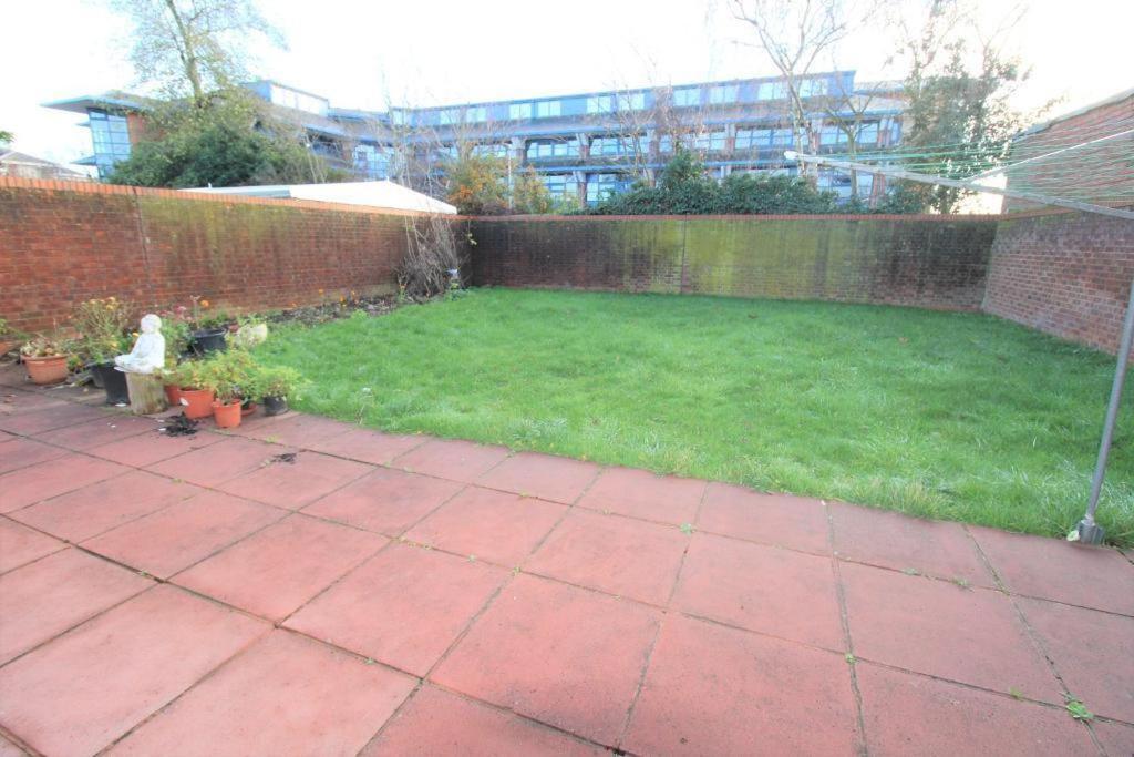 The Heathrow London Uk Lodge *